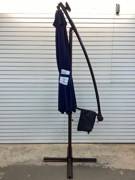 Costway 10 FT Solar Offset Hanging Umbrella Patio Cantilever Umbrella with 32 LED Lights Navy