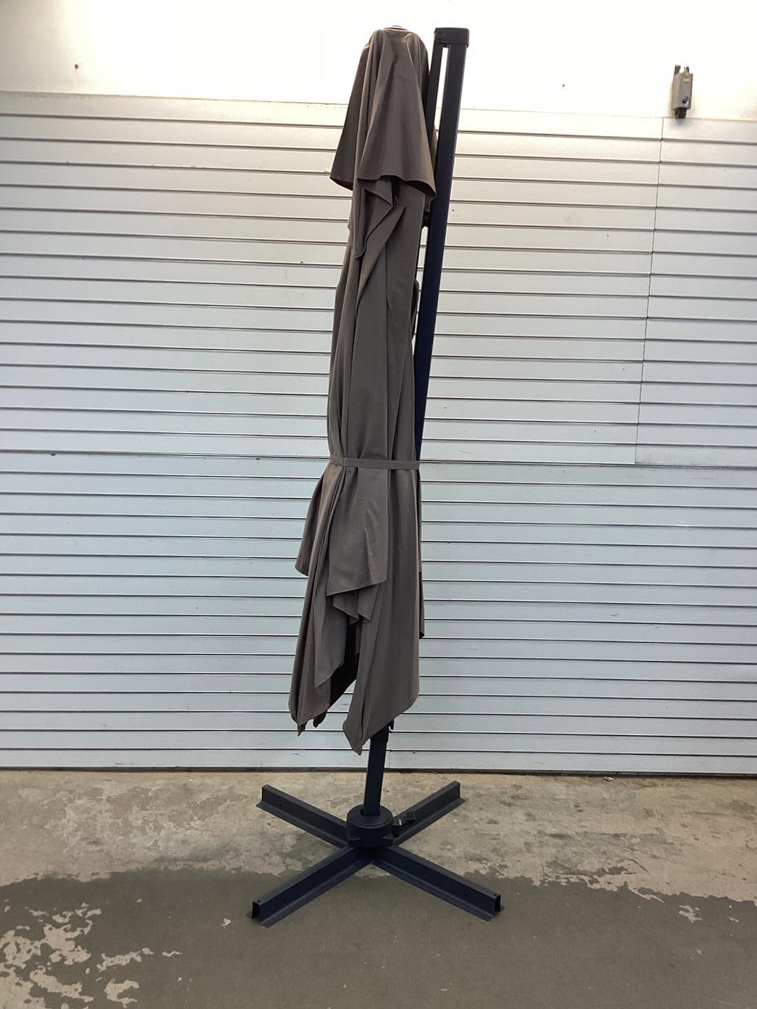 10 Feet Offset Umbrella with 8 Ribs Cantilever and Cross Base