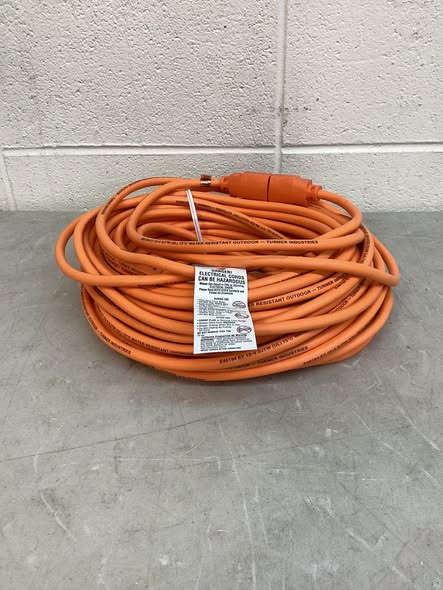Southwire 100 ft. 12/3 SJTW Indoor/Outdoor Heavy Duty Extension Cord