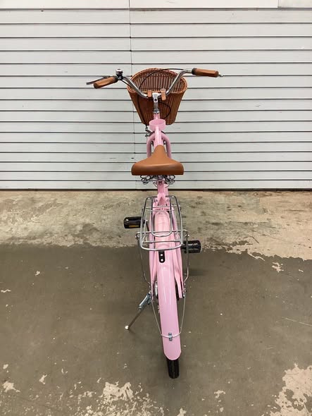 26-Inch Beach Cruiser Bike with Cup Holder and Woven Basket - Pink