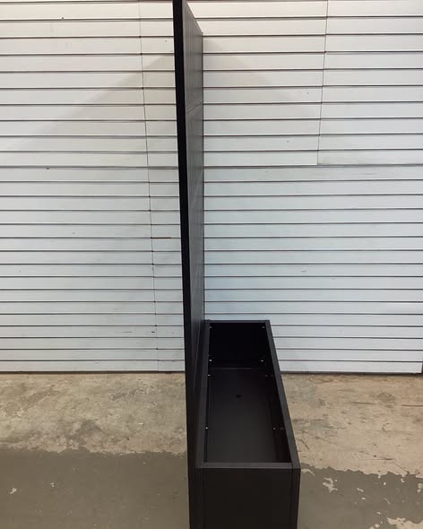 Aveyas 72-in H x 47-in L x 16-in W Black Metal Planter with Trellis ( Fences )