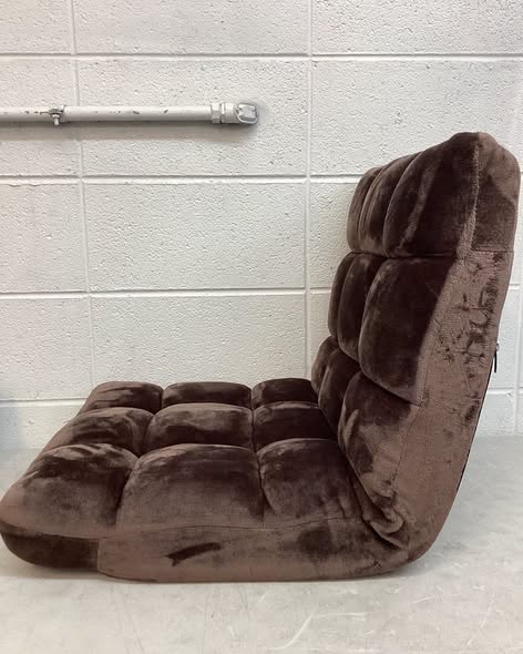 14-Position Adjustable Cushioned Floor Chair