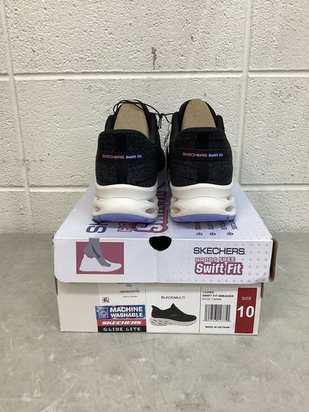 Skechers Women's Swift Fit Sneaker - Size 10