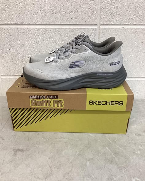 Skechers Men's Hands Free Skech-Edge Swift Fit Sneaker size 10.