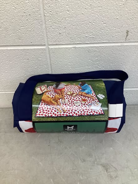 Member's Mark 80"x80" Outdoor Blanket Strawberry