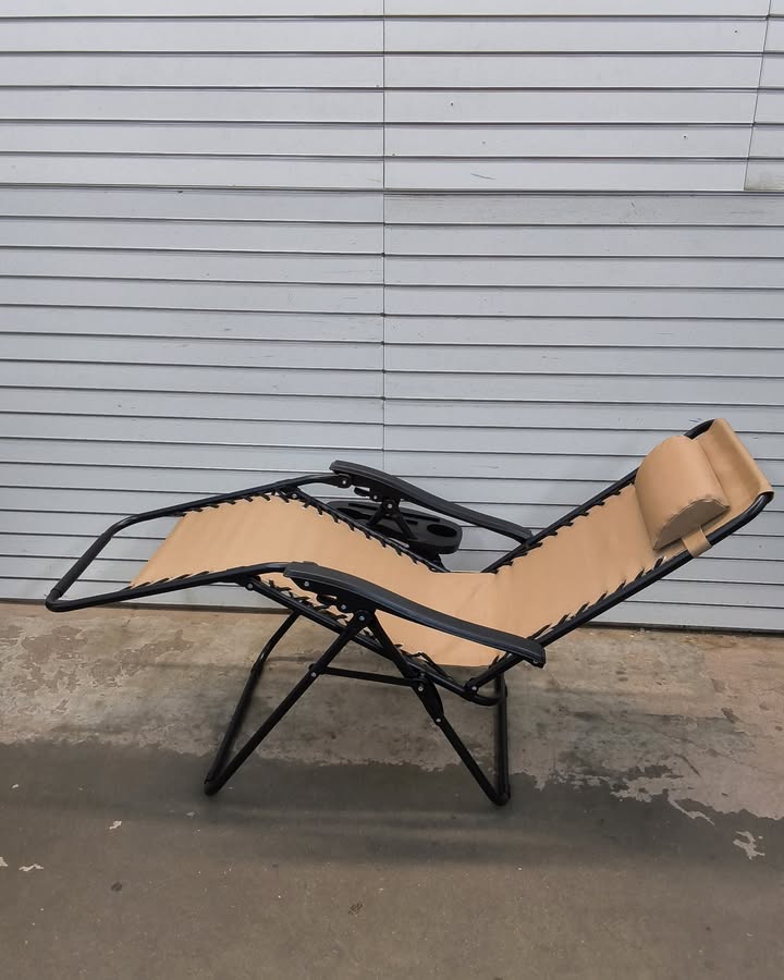 Costway Folding Lounge Chair with Zero Gravity