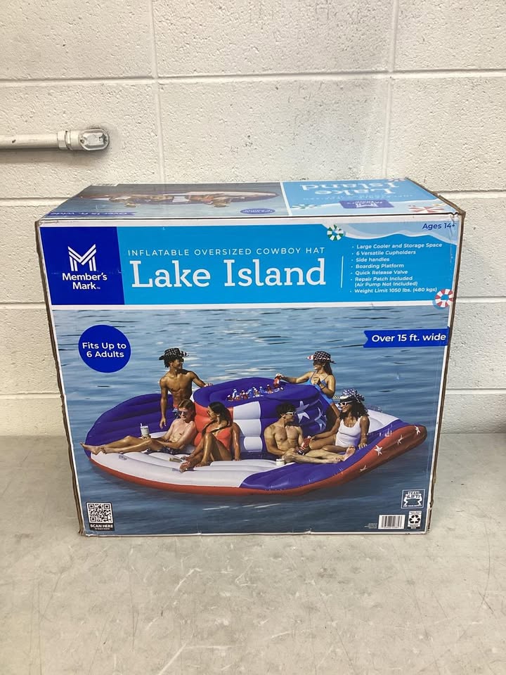 Member's Mark Inflatable Oversized Cowboy Hat Lake Island