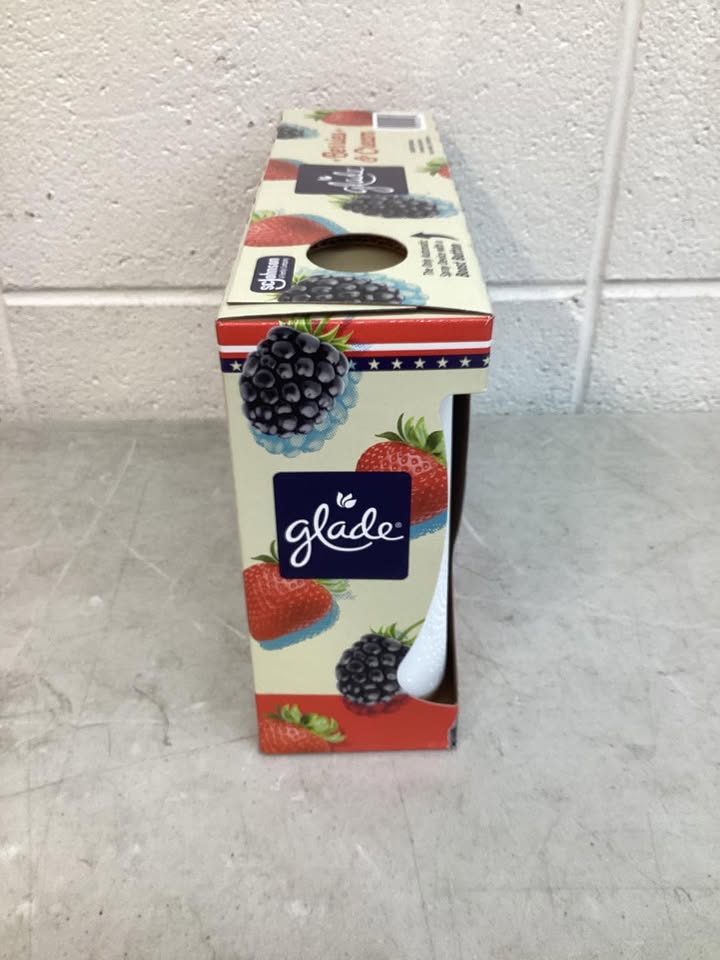Glade Automatic Spray Air Freshener Americana Collection, Berries & Cream, 1 Holder + 3 Refills