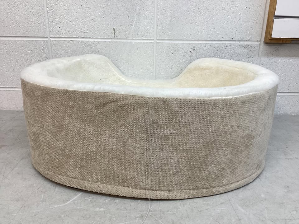 Member's Mark Cozy Cuddler Pet Bed, Size Medium