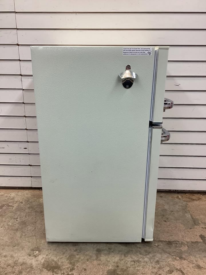 Frigidaire 3.1 cu. ft. 2-Door Retro Mini Refrigerator in Cream