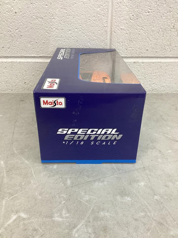 Maisto 1/18 scale Special Edition Lamborghini Countach LPI 800-4