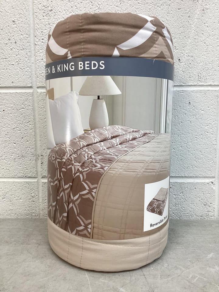 Member's Mark Oversized Down Alternative Reversible Blanket, 94" x 106", fits Queen and King beds