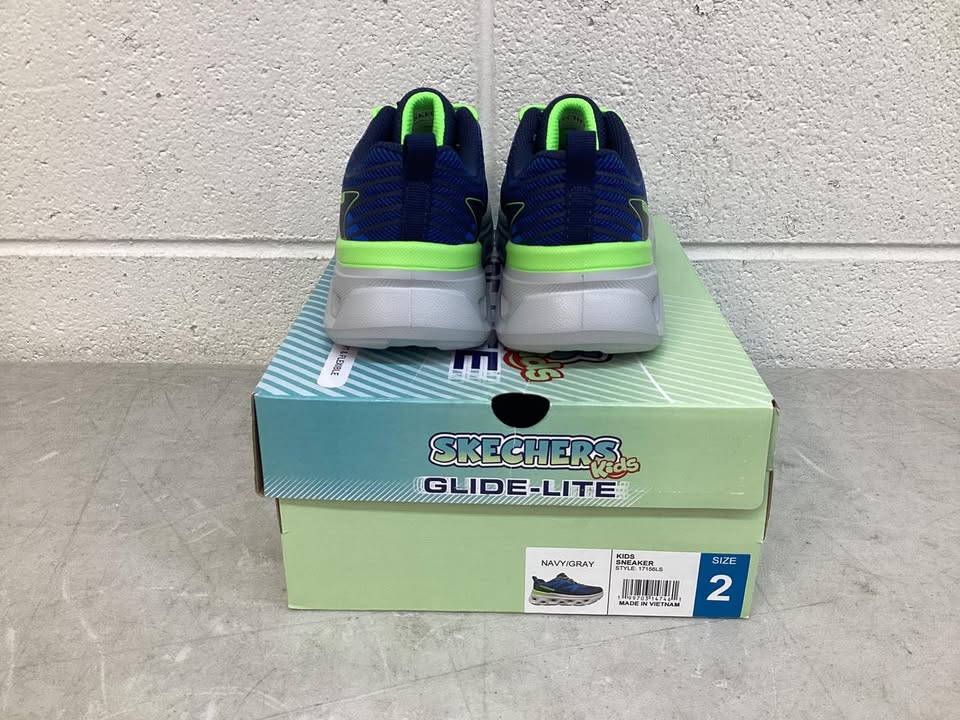 Skechers Boys Hands Free Swift Fit Flex Glide Sneaker, Size 2