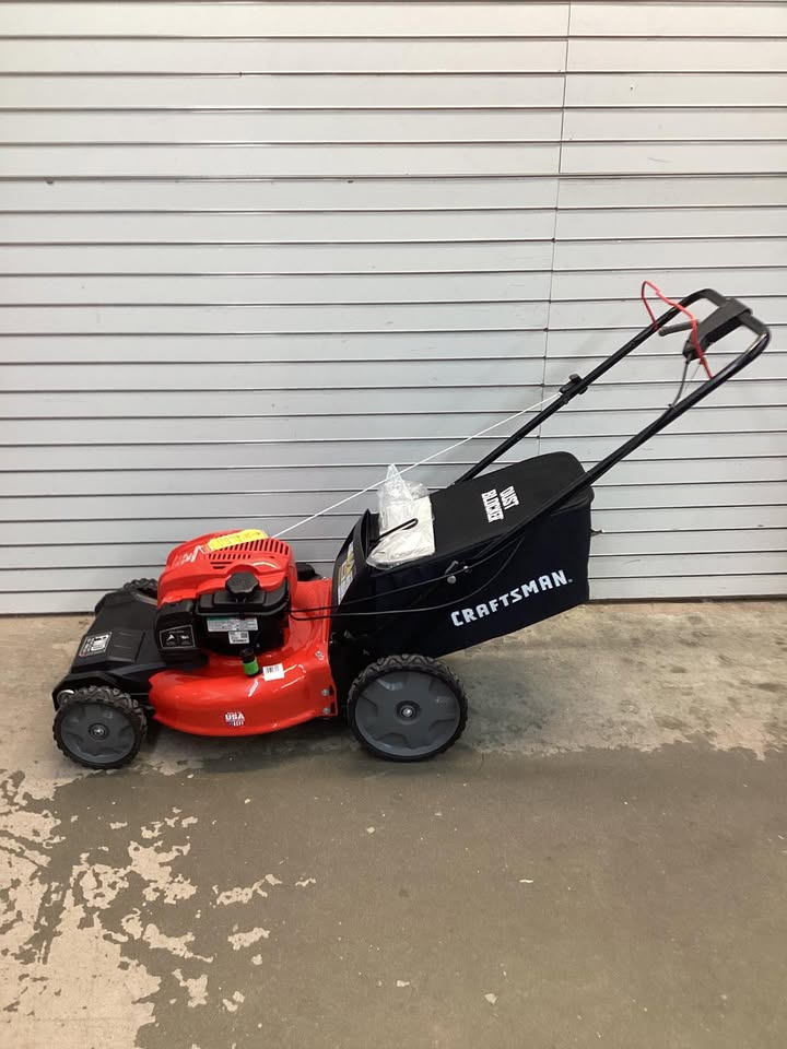 CRAFTSMAN M230 21-in Gas Self-propelled lawn mower with 163-cc Briggs and Stratton Engine