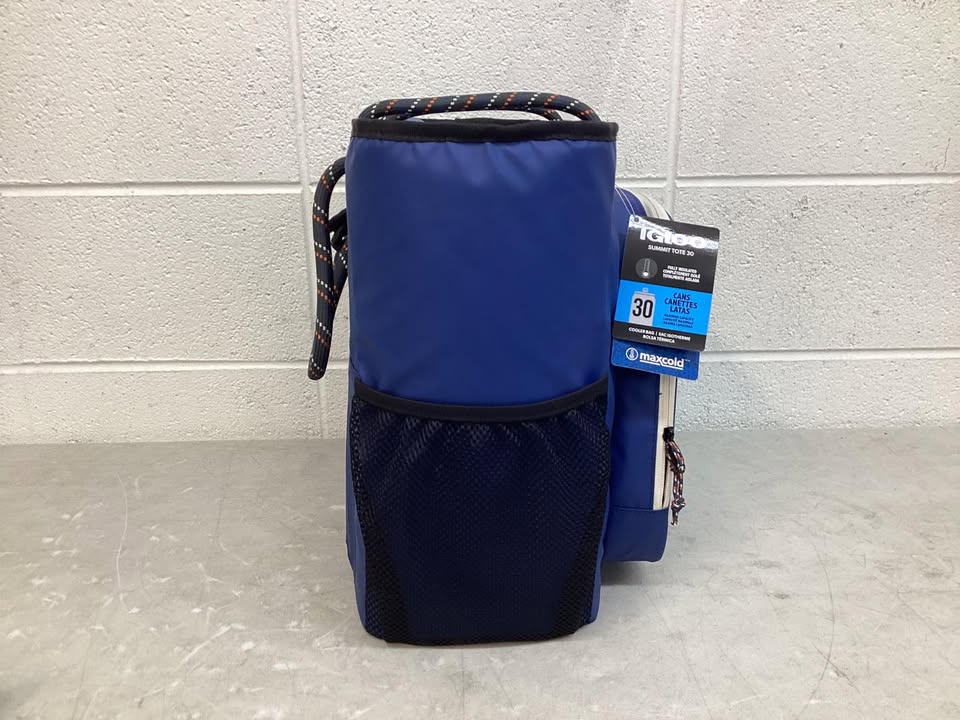 Igloo 30 Can Capacity Summit Tote Soft Side Cooler