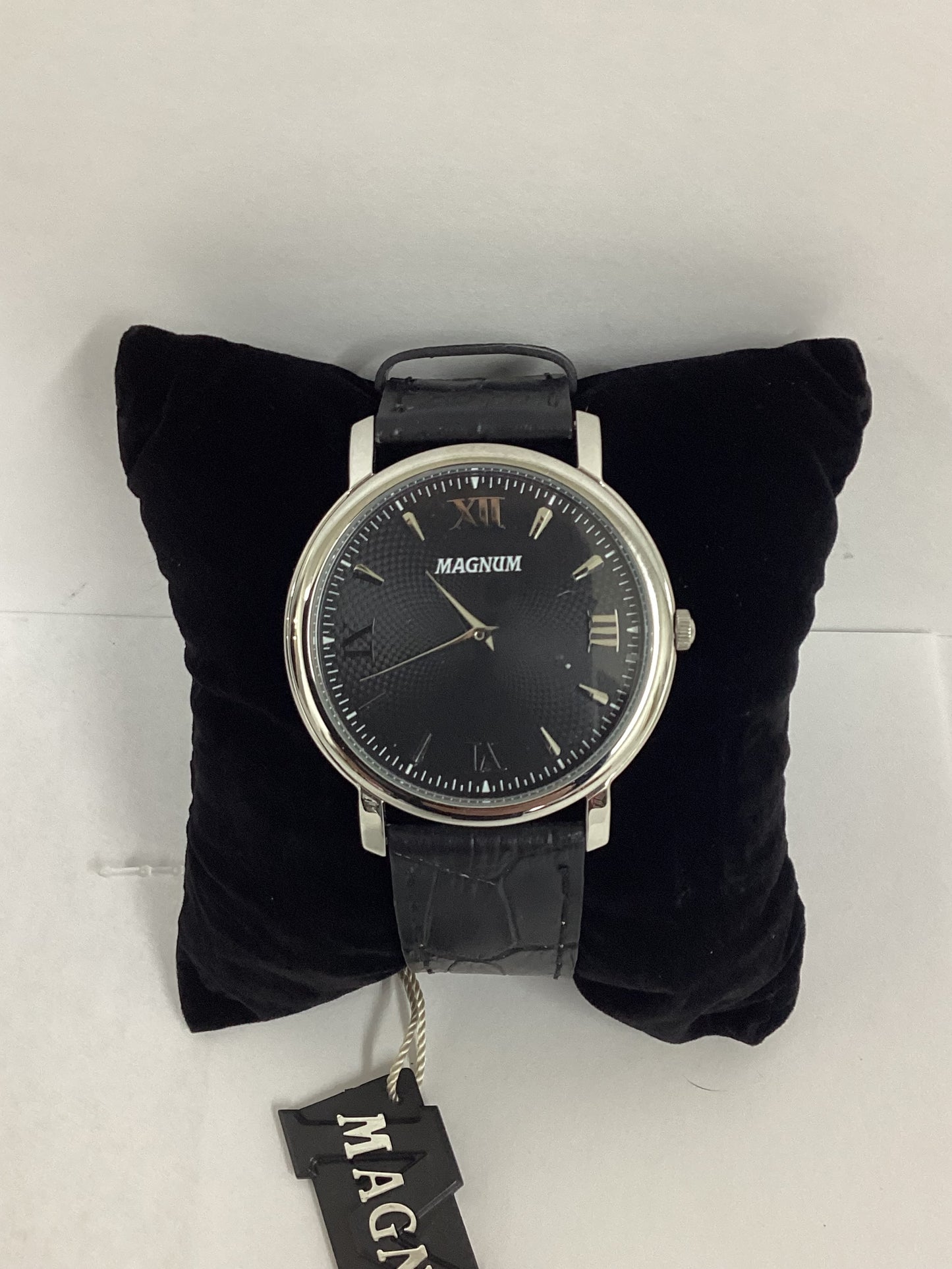 Magnum Watch MA21928T Black/Silver – Modern & Elegant Design