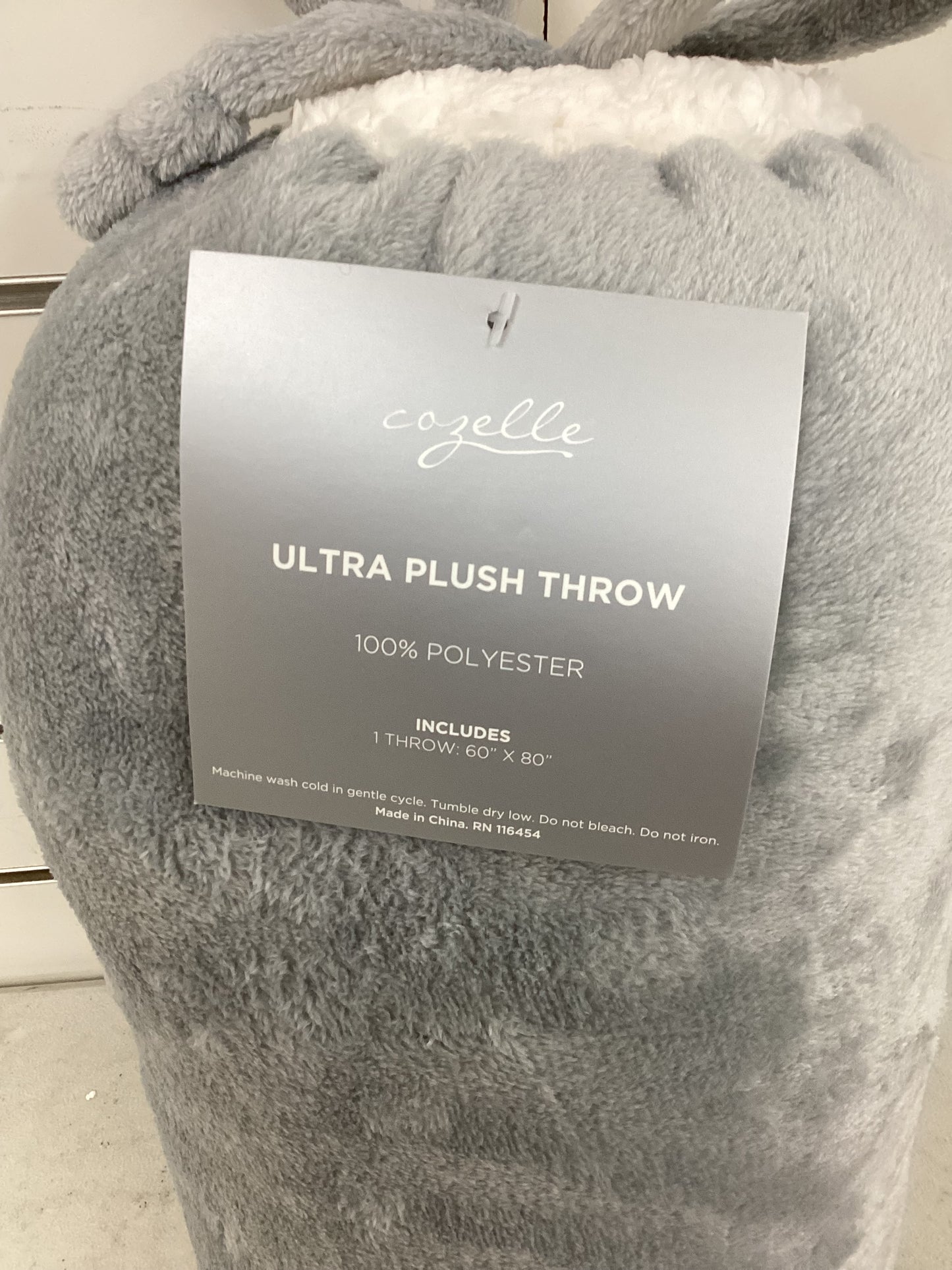 Cozelle 80" x 60" Oversized Plush Throw w/ Sherpa Trimmed Bag