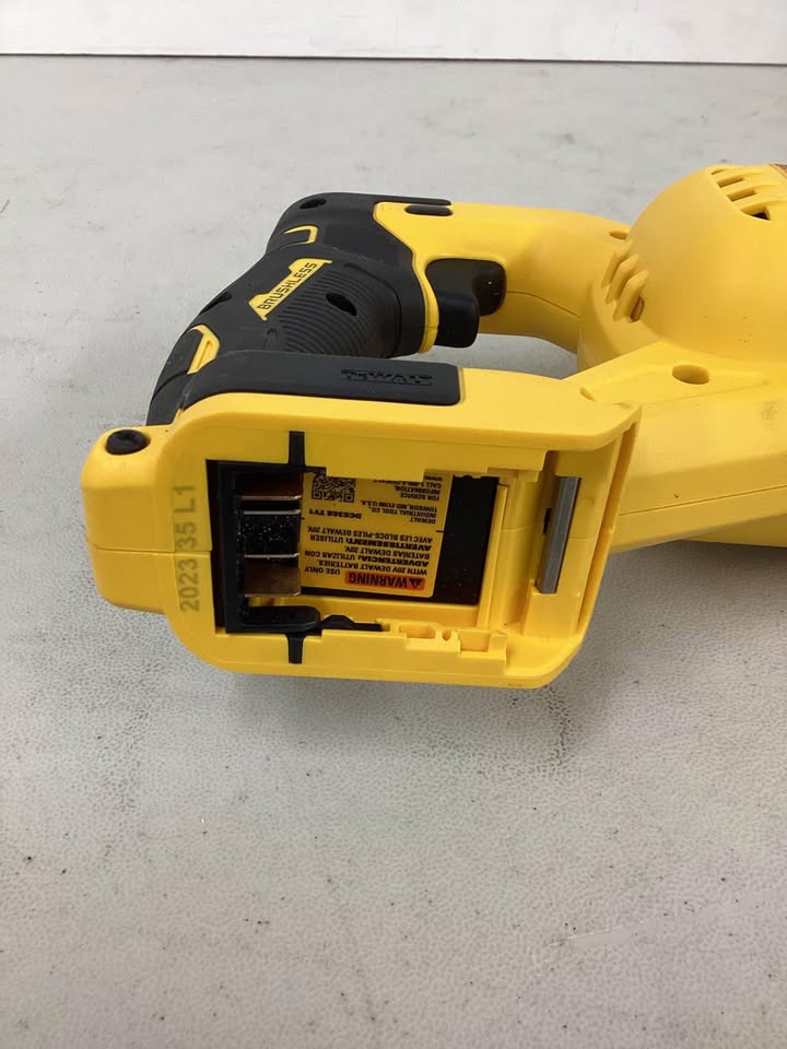 DEWALT 20-Volt XR Cordless Reciprocating Saw