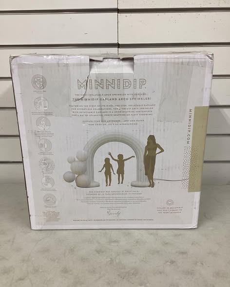 MINNIDIP Exclusive Resort Collection Garland Arch Play Sprinkler