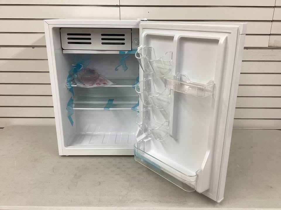 Arctic Chef 2.5 cubic ft. Mini Refrigerator