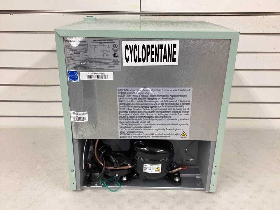 Frigidaire 1.6 cu. ft. Retro Mini Refrigerator