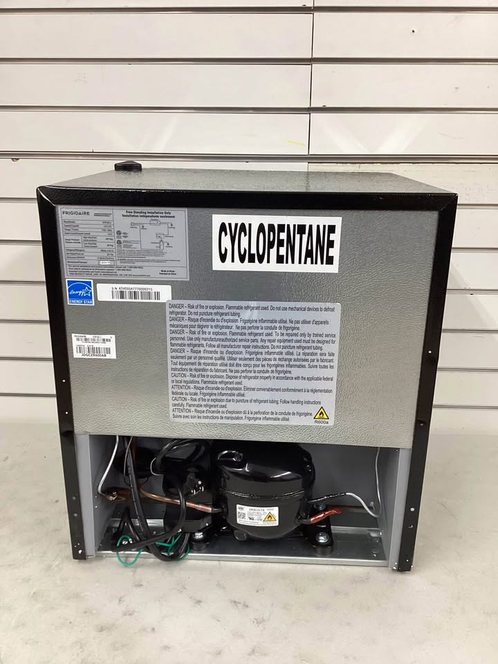 Frigidaire 1.6 cu. ft. Retro Mini Fridge