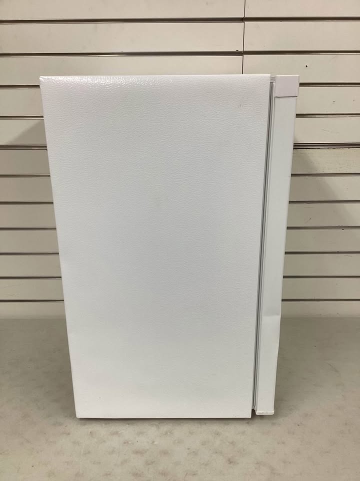 Arctic Chef 2.5 cubic ft. Mini Refrigerator