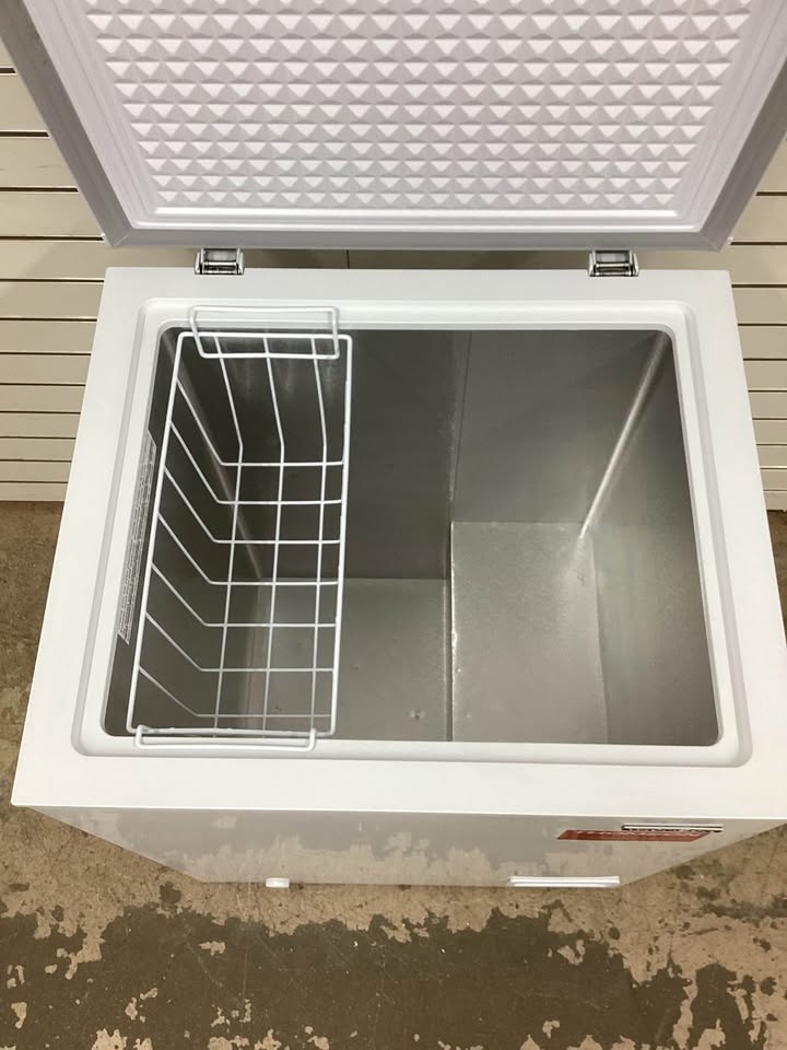 Thomson Chest Deep Freezer, 5.0 Capacity, White, 5 cu ft Lightly Used