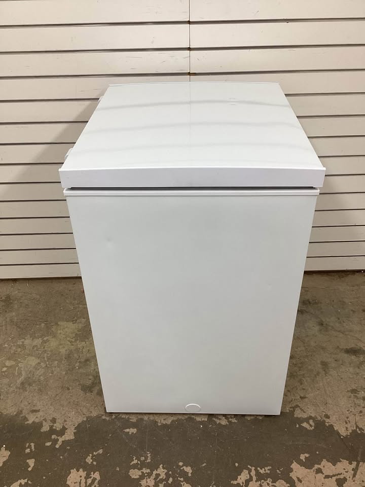 Thomson Chest Deep Freezer, 5.0 Capacity, White, 5 cu ft Lightly Used