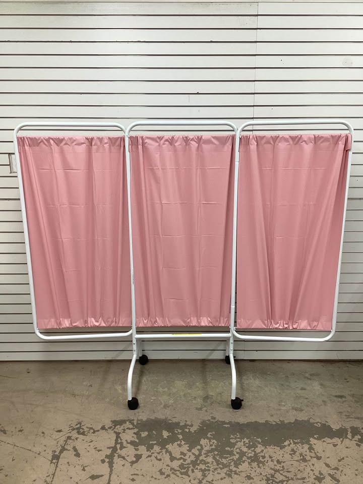 MOBILE ANTIMICROBIAL THREE PANEL PRIVACY SCREEN