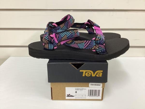 Brand new Teva Women's Original Universal Sandal Size 8
