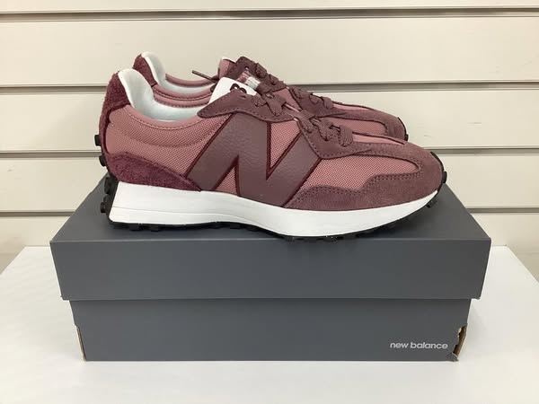 New Balance Men's 327 Classic Sneaker Size 8