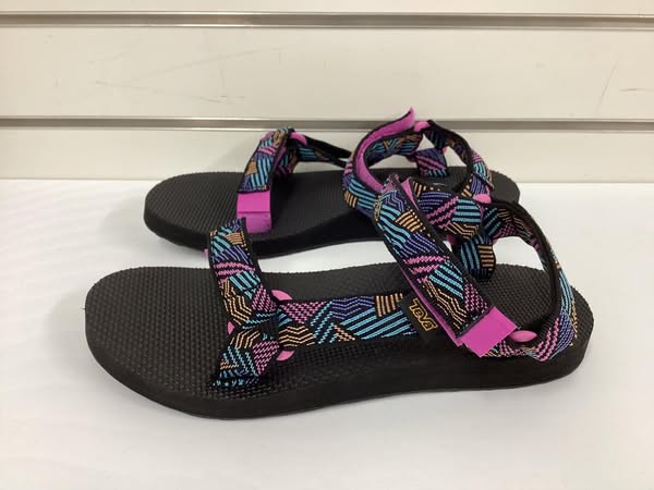 Brand new Teva Women's Original Universal Sandal Size 8