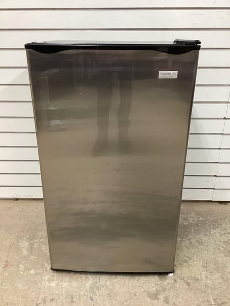 Frigidaire Gallery 3.2 Cu Ft Compact Fridge - Lightly Used