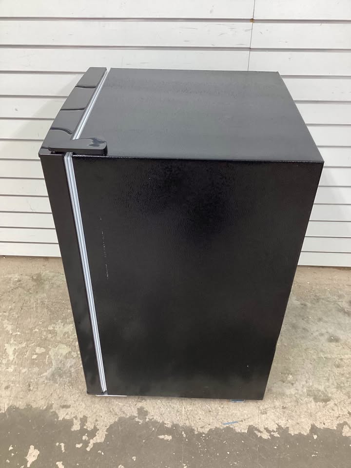 Frigidaire 4.5cu. ft. Mini Refrigerator in Retro Bar Style Fridge with Side Bottle Opener in Black Color
