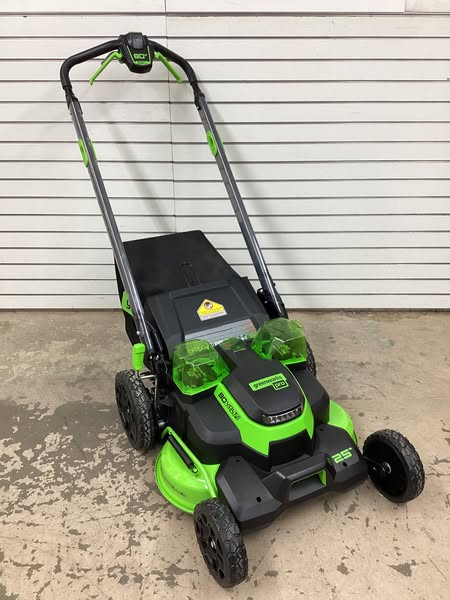 Greenworks 80-volt, 25-in Self Propelled Battery Walk Mower with (2) 2.5 Ah Batteries & Charger Included - Lightly Used