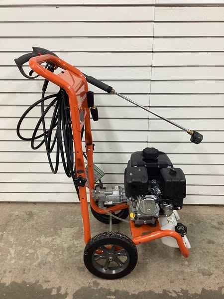 Husqvarna 3200 PSI 2.5 GPM Gas Pressure washer - Lightly Used
