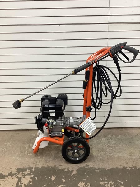 Husqvarna 3200 PSI 2.5 GPM Gas Pressure washer - Lightly Used