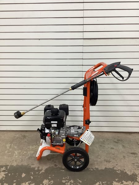 Husqvarna 3200 PSI 2.5 GPM  Gas Pressure Washer