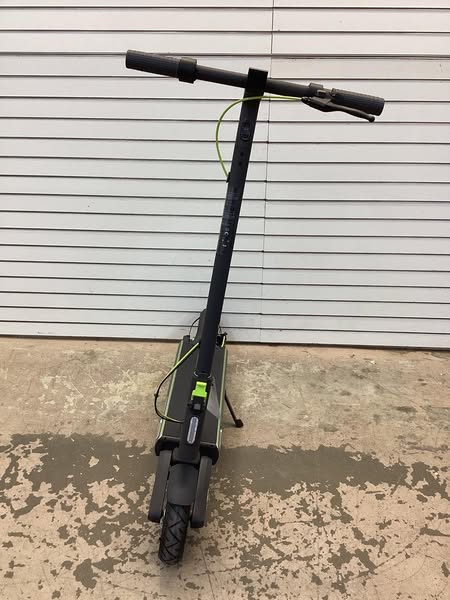 NAVEE S65 Scooter w/500 Watt Motor, 10" Self-Sealing Tires, 20 MPH Max