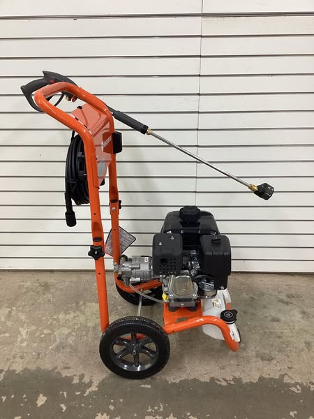 Husqvarna 3200 PSI 2.5 GPM  Gas Pressure Washer
