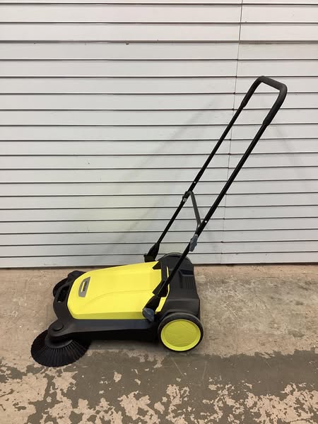 Karcher S4 Twin Push Sweeper