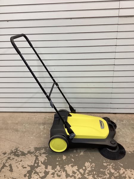 Karcher S4 Twin Push Sweeper