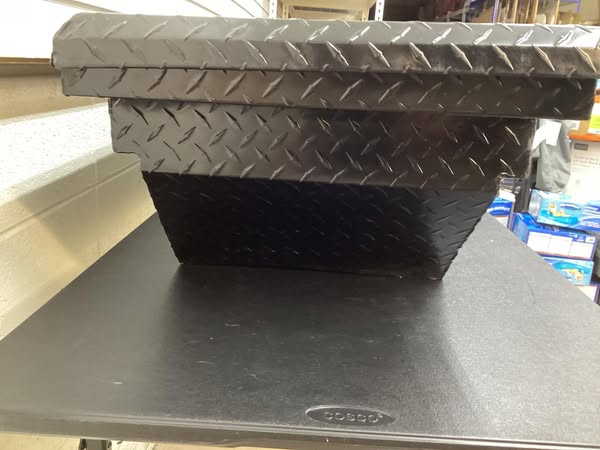 Low Profile Crossover Truck Tool Box with Removable Tray, Aluminum Model# 36212721 -Lightly Used