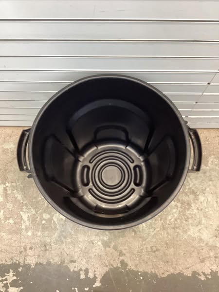 Rubbermaid Roughneck 20 Gal. Black Round Trash Can