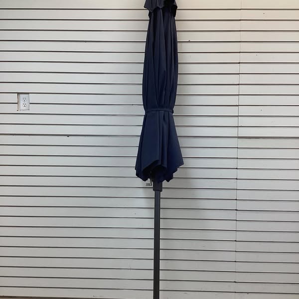 Sunvilla 10' Round Solar LED Market Umbrella -Blue -Lightly Used