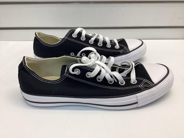 Converse Chuck Taylor All Star Unisex Canvas Low Top Sneaker Size 8M/10W