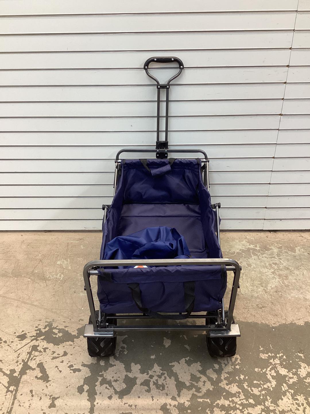 Smart Design NCAA Heavy-Duty Collapsible Sports Wagon