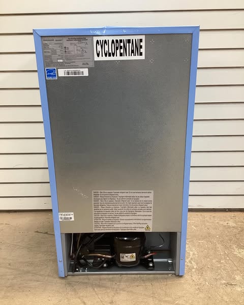 Frigidaire 3.2 cu. ft. Retro Vintage Compact Mini Fridge in Blue