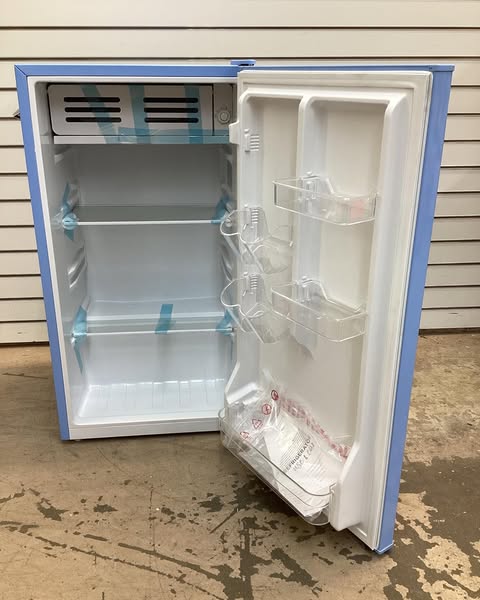 Frigidaire 3.2 cu. ft. Retro Vintage Compact Mini Fridge in Blue